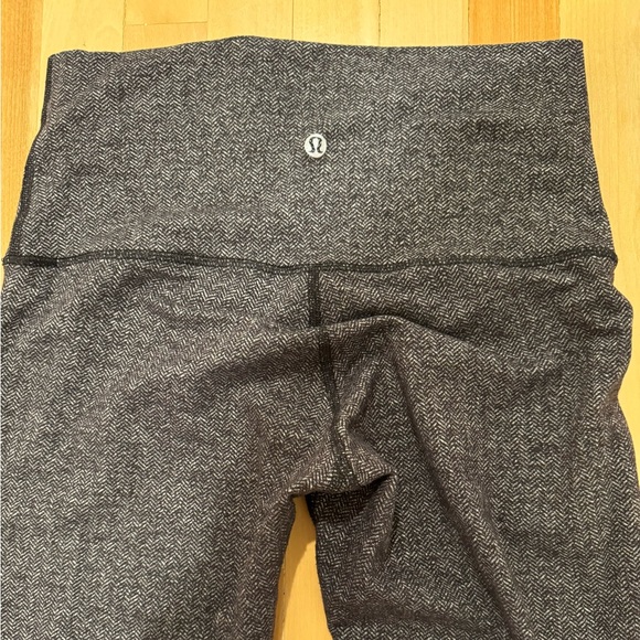 Lululemon - Herringbone Wunder Unders size 6 - Picture 4 of 8